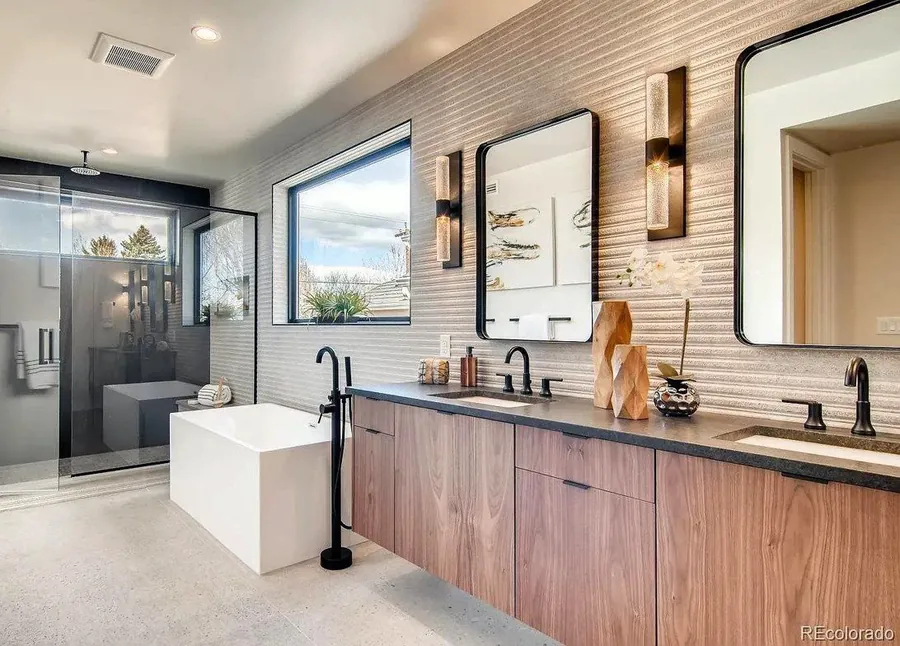 Bathroom vanity cabinets designed for your space