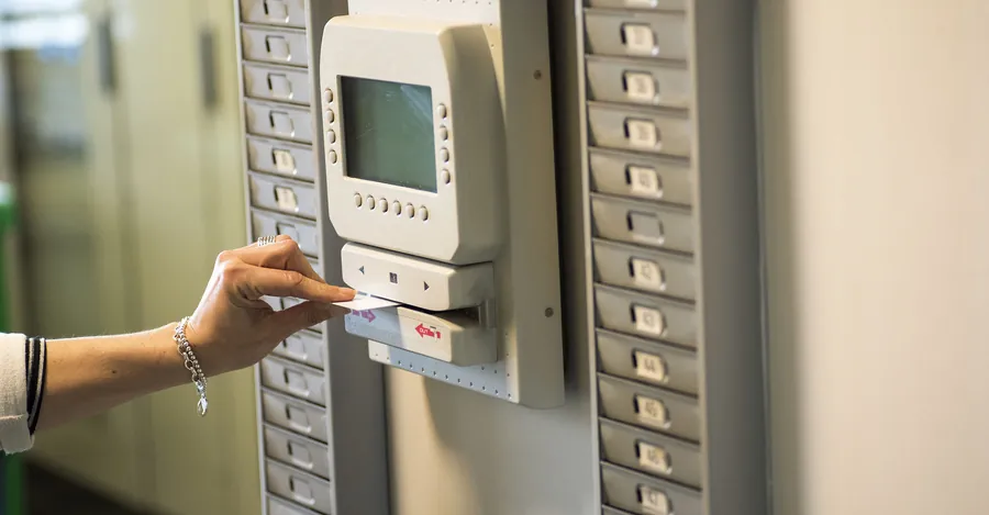 How the palm vein time clock works on a job site